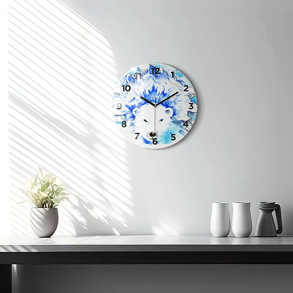 Wanduhr glas rund Bär auf einem Hintergrund aus Eis
