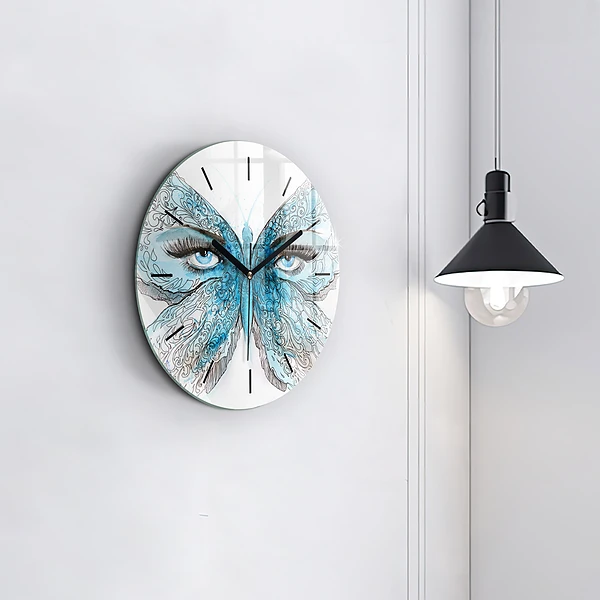 Wanduhr rund mit motiv Gesicht in Form eines Schmetterlings