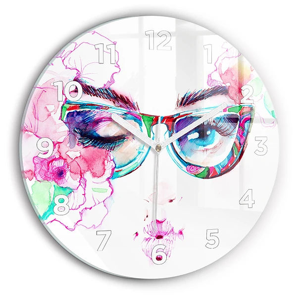 Wanduhr rund Gesicht einer Frau mit Brille