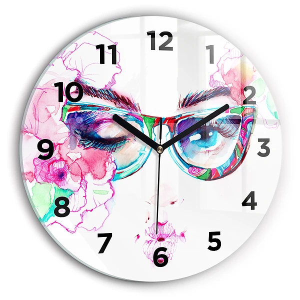 Wanduhr rund Gesicht einer Frau mit Brille
