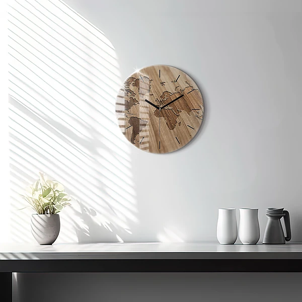 Wanduhr rund Weltkarte auf Holz