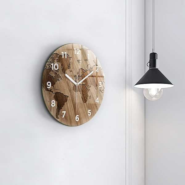 Wanduhr rund Weltkarte auf Holz