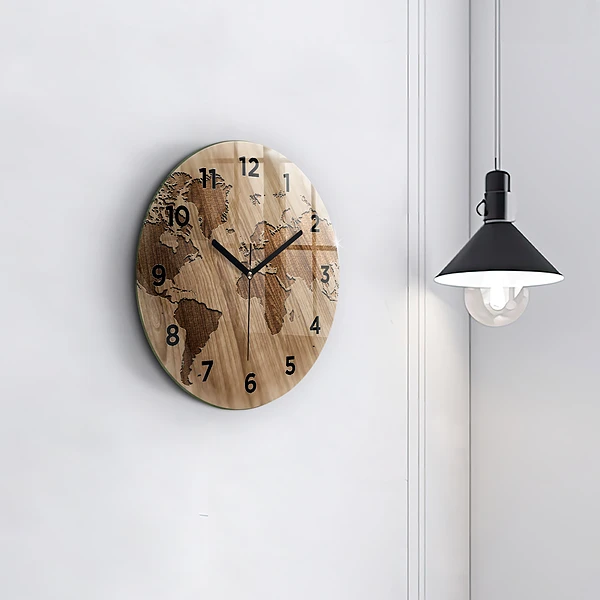 Wanduhr rund Weltkarte auf Holz