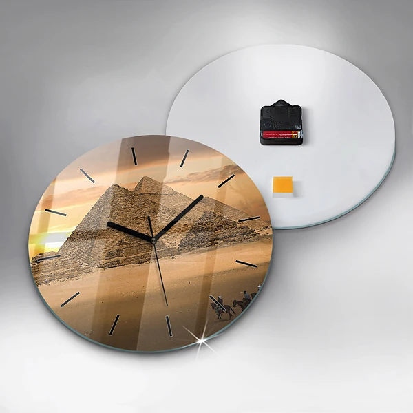 Wanduhr rund Pyramiden und Sonnenuntergang