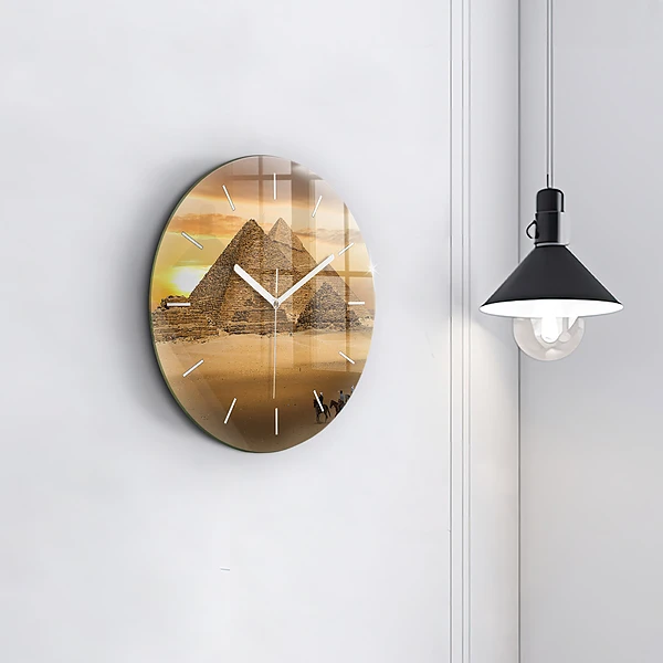 Wanduhr rund Pyramiden und Sonnenuntergang