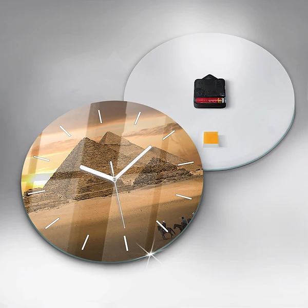 Wanduhr rund Pyramiden und Sonnenuntergang