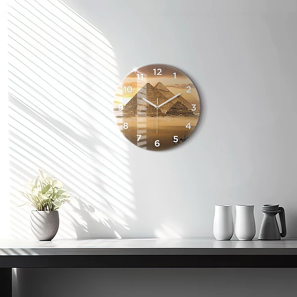 Wanduhr rund Pyramiden und Sonnenuntergang