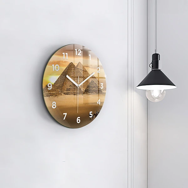 Wanduhr rund Pyramiden und Sonnenuntergang