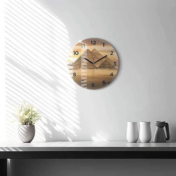 Wanduhr rund Pyramiden und Sonnenuntergang