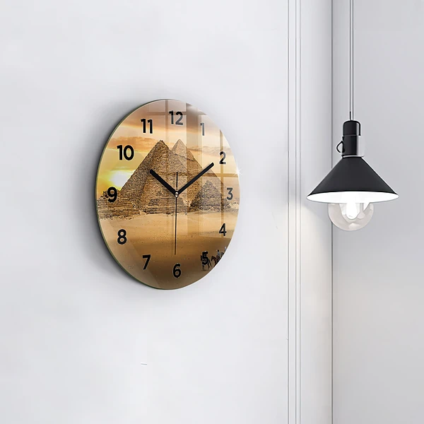 Wanduhr rund Pyramiden und Sonnenuntergang