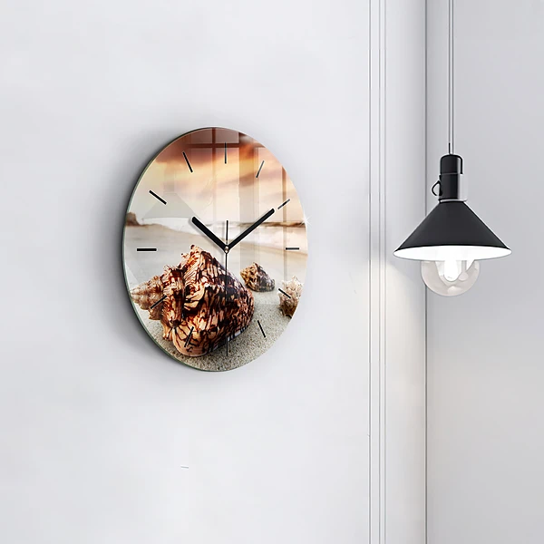 Wanduhr rund Muschel am Strand