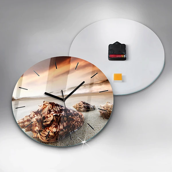 Wanduhr rund Muschel am Strand