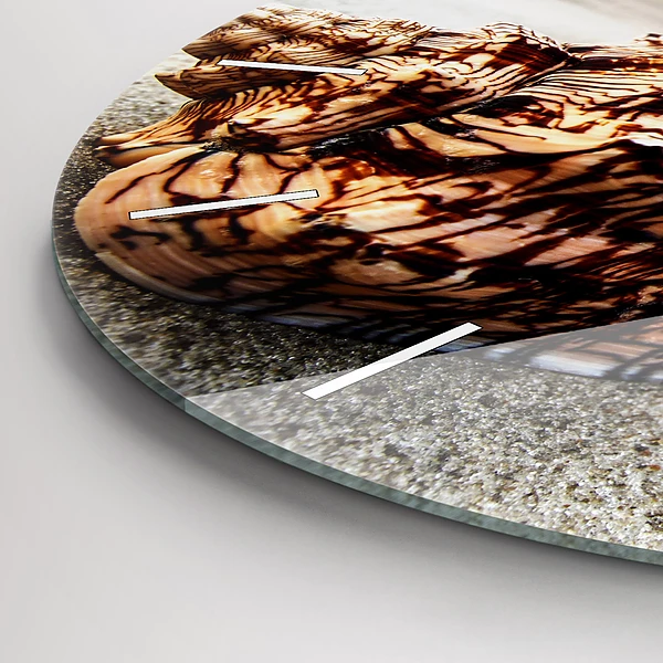 Wanduhr rund Muschel am Strand