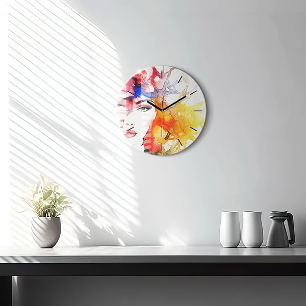 Wanduhr glas rund Buntes Porträt einer Frau