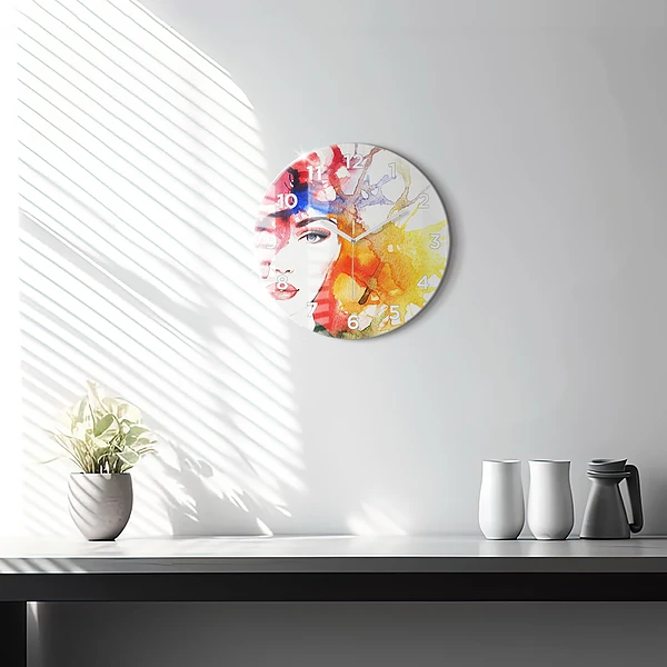 Wanduhr glas rund Buntes Porträt einer Frau