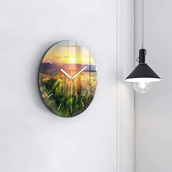 Wanduhr rund Sonnenuntergang über den Hügeln