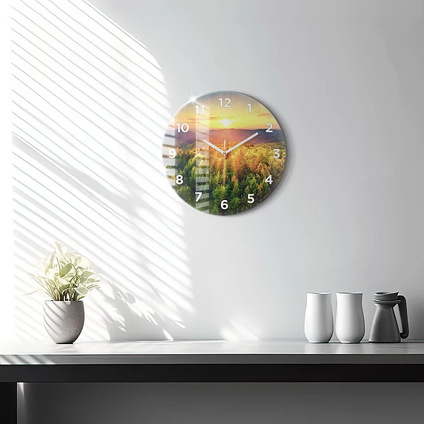 Wanduhr rund Sonnenuntergang über den Hügeln