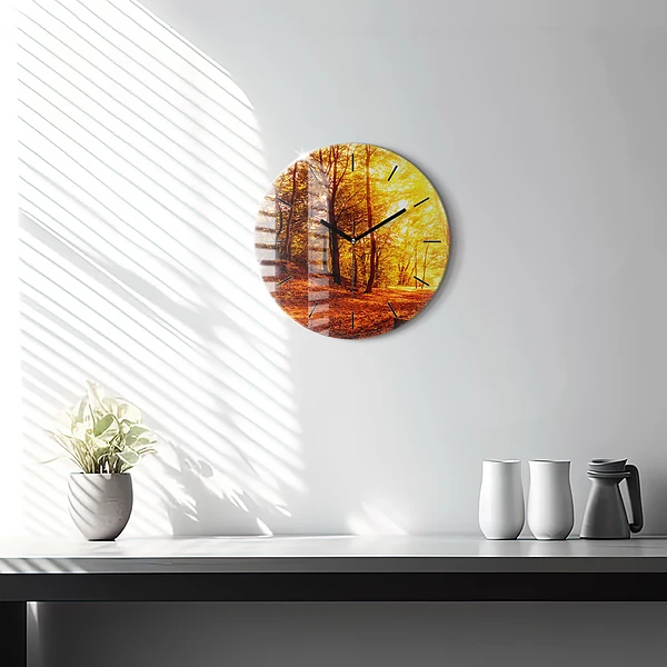 Wanduhr glas rund Waldlandschaft in der Sonne