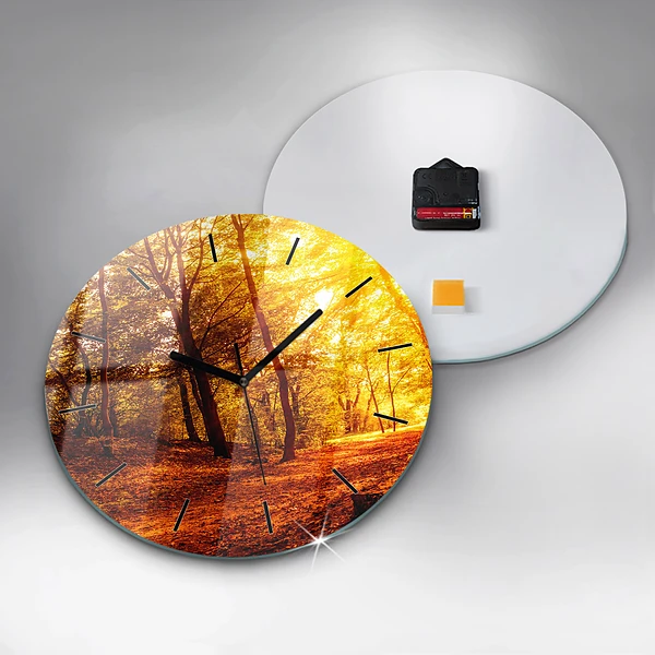 Wanduhr glas rund Waldlandschaft in der Sonne