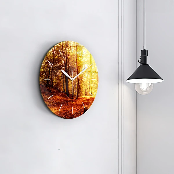 Wanduhr glas rund Waldlandschaft in der Sonne