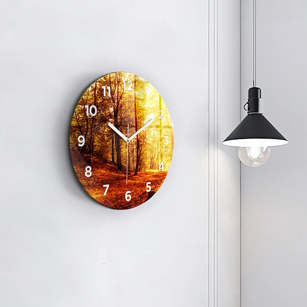 Wanduhr glas rund Waldlandschaft in der Sonne