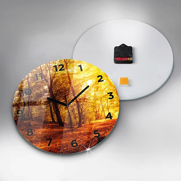 Wanduhr glas rund Waldlandschaft in der Sonne