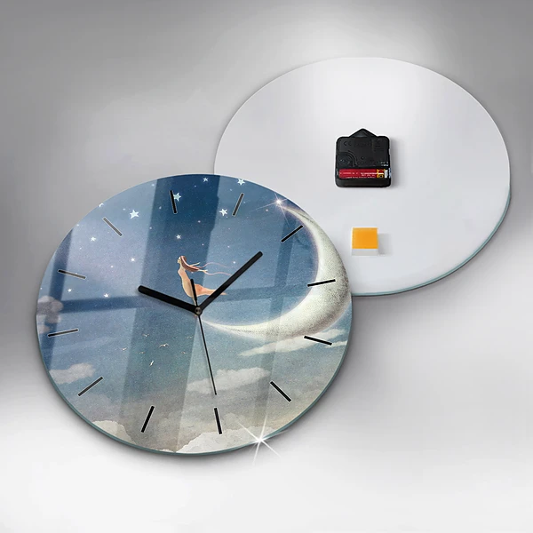 Wanduhr rund Mädchen auf dem Mond