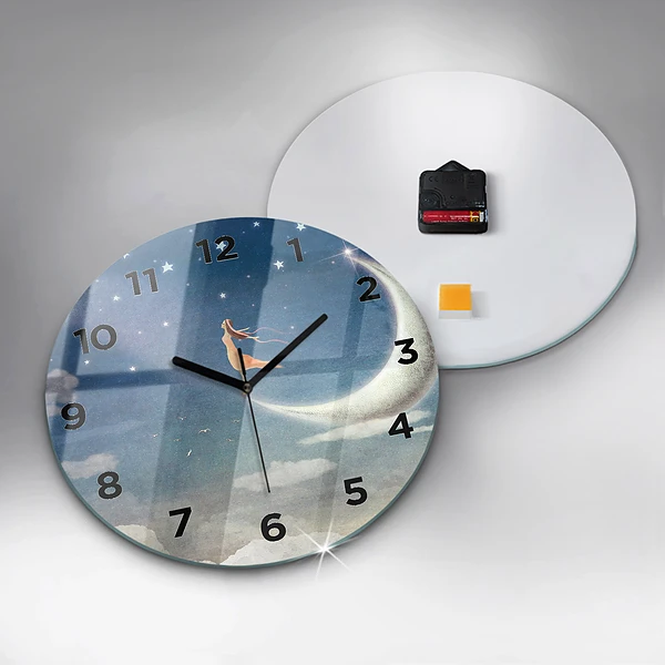 Wanduhr rund Mädchen auf dem Mond