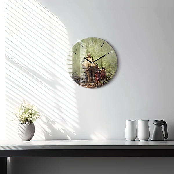Wanduhr rund mit motiv Kinder führen einen Elefanten