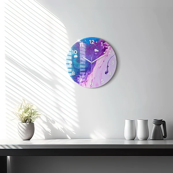 Wanduhr rund Bunter Hintergrund
