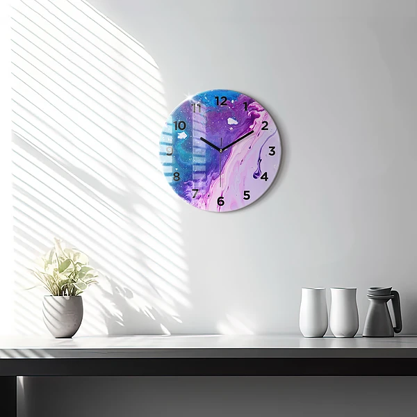 Wanduhr rund Bunter Hintergrund