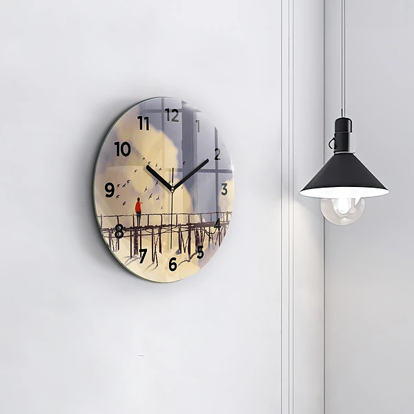 Wanduhr rund mit motiv Mann auf einer alten Brücke