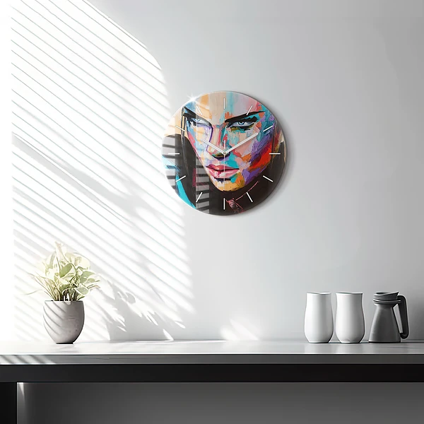 Wanduhr glas rund Porträt einer Frau