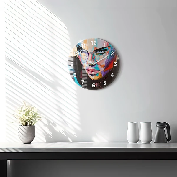 Wanduhr glas rund Porträt einer Frau