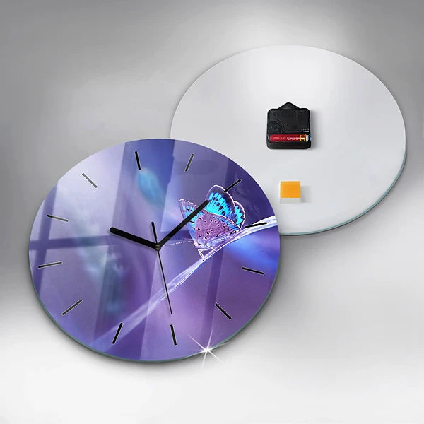 Wanduhr rund Schmetterling auf Gras