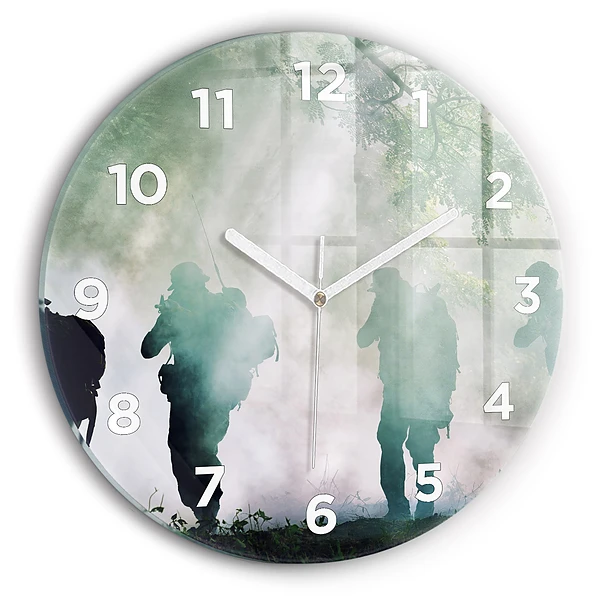 Wanduhr rund Soldaten in einem Wald