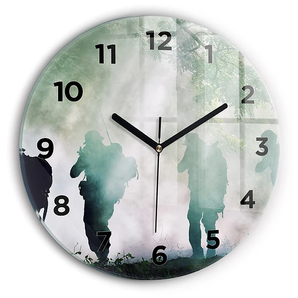 Wanduhr rund Soldaten in einem Wald