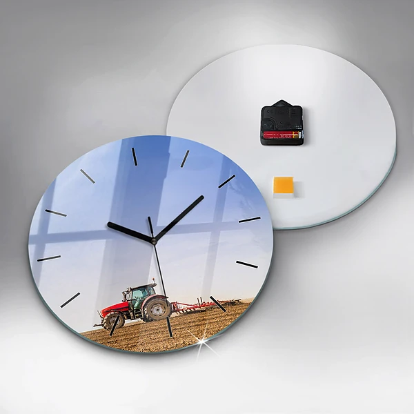 Wanduhr rund Landwirt im Traktor