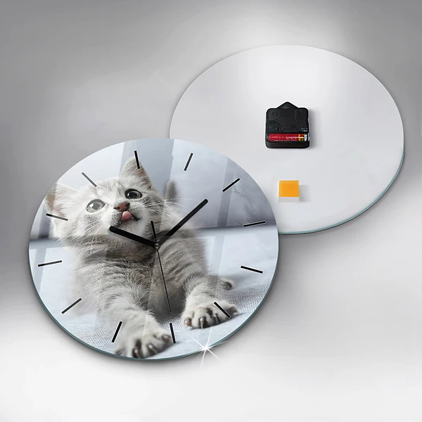 Wanduhr rund mit motiv Katze auf dem Sofa