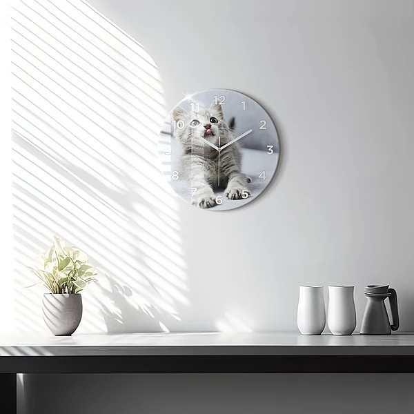Wanduhr rund mit motiv Katze auf dem Sofa