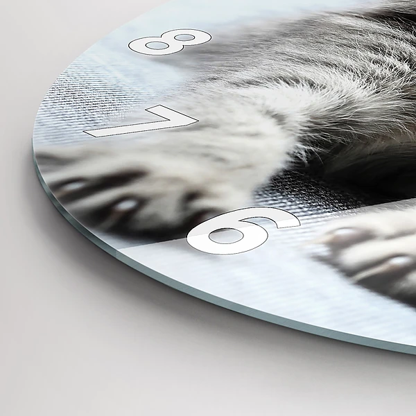 Wanduhr rund mit motiv Katze auf dem Sofa
