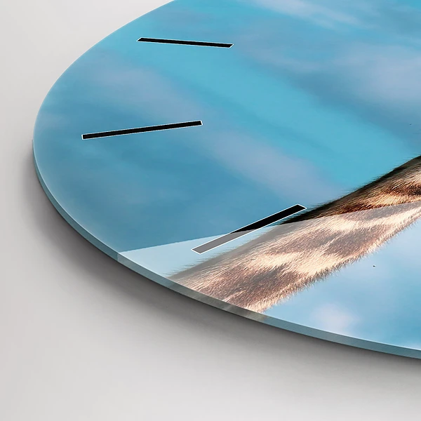 Wanduhr glas rund Große Giraffe vor einem Himmelshintergrund