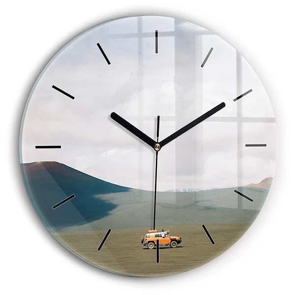 Wanduhr rund Fahrzeug in der Wüste von Kamtschatka
