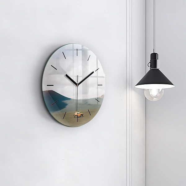 Wanduhr rund Fahrzeug in der Wüste von Kamtschatka