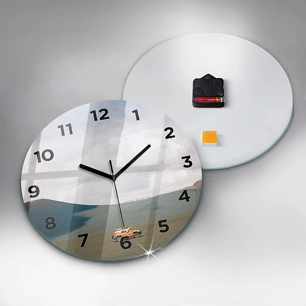 Wanduhr rund Fahrzeug in der Wüste von Kamtschatka