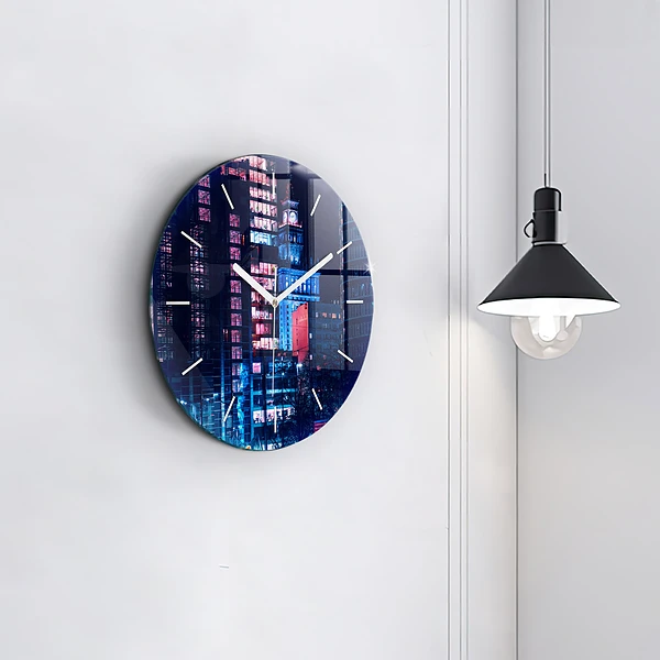 Wanduhr rund Warschau bei Nacht