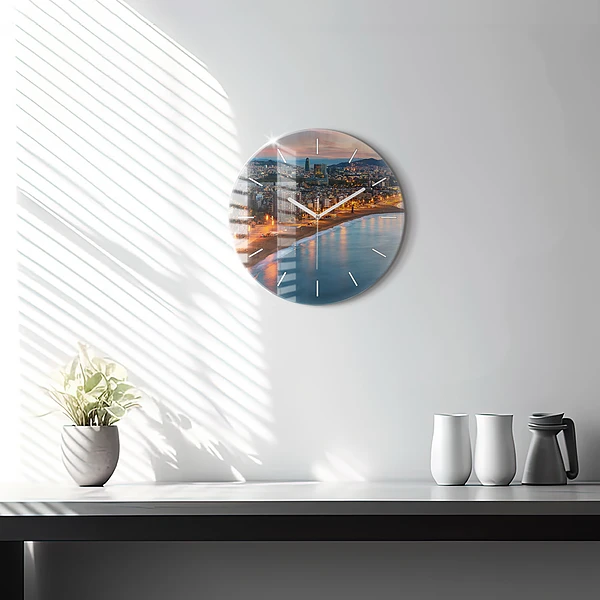 Wanduhr rund Strand von Barcelona