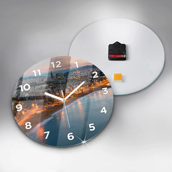 Wanduhr rund Strand von Barcelona