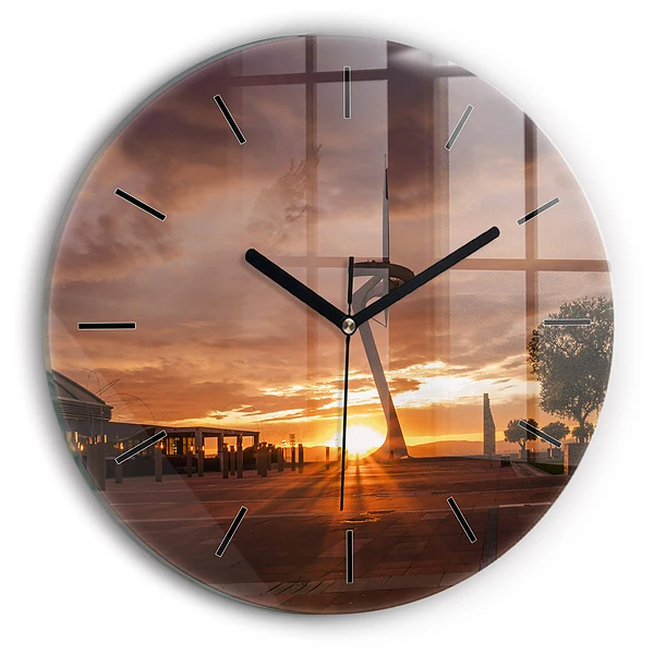 Wanduhr rund Olympischer Park in Barcelona