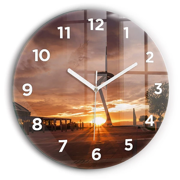 Wanduhr rund Olympischer Park in Barcelona